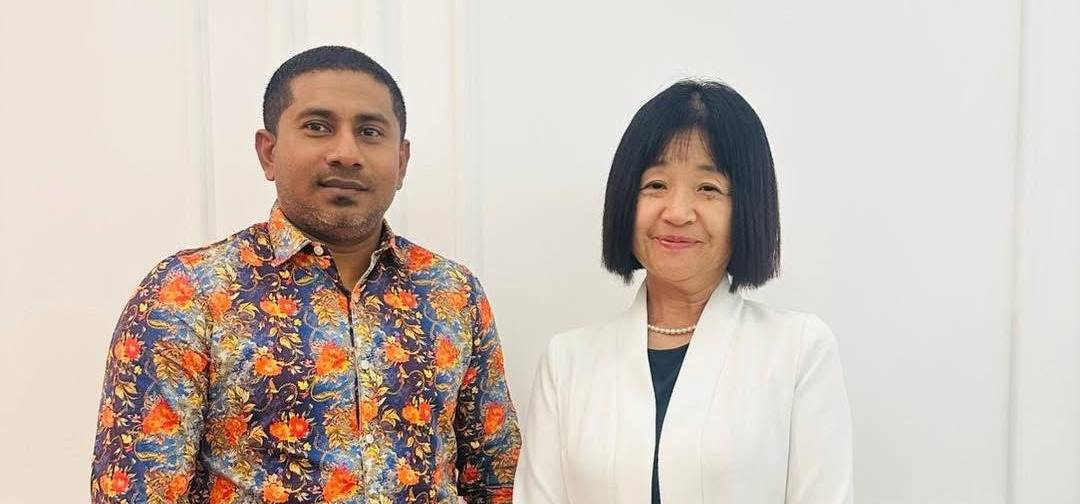 މަހްލޫފް ރަސްމީ ބައްދަލުވުމަށް ނުރަސްމީ ގަމީހެއް ލައިގެން ދިޔުމުން ފާޑުކިޔައިފި